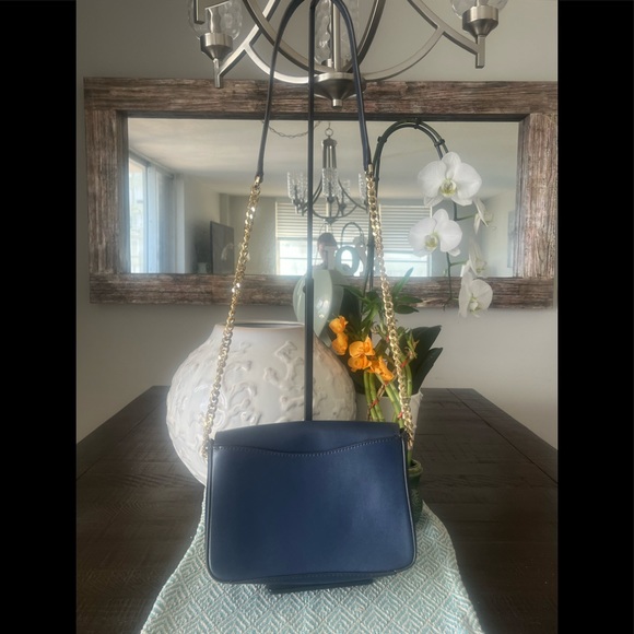 Michael Kors Cross Body (Blue) w/Gold Hardware. - Picture 6 of 9